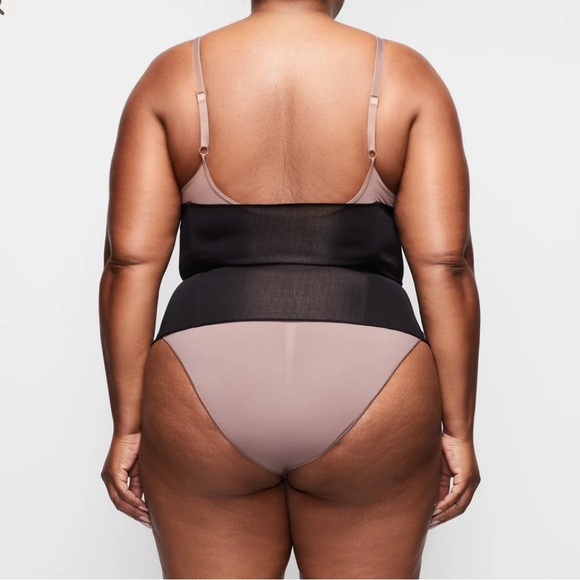 Skims Waist Trainer - Picture 9 of 9